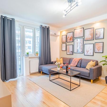 Spacious Newly Renovated 2Br Apartments With Balcony Bucarest Extérieur photo