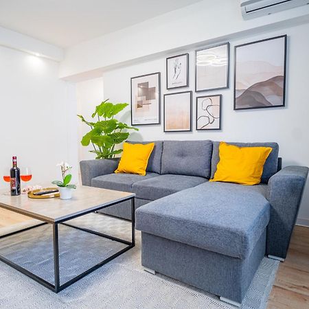 Spacious Newly Renovated 2Br Apartments With Balcony Bucarest Extérieur photo