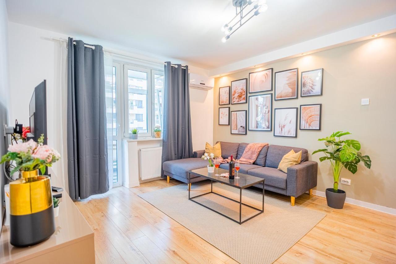 Spacious Newly Renovated 2Br Apartments With Balcony Bucarest Extérieur photo