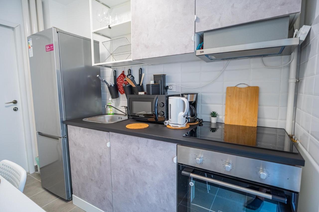 Spacious Newly Renovated 2Br Apartments With Balcony Bucarest Extérieur photo