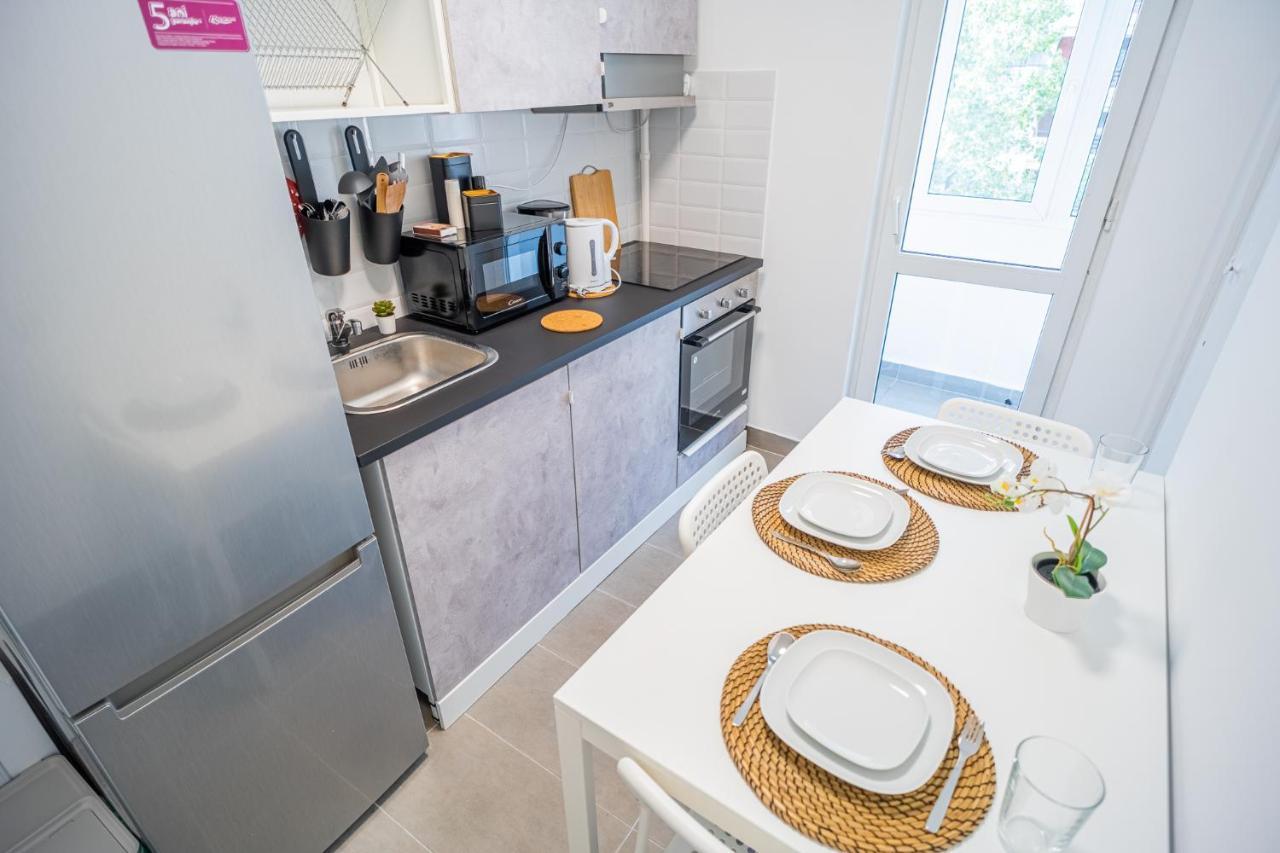 Spacious Newly Renovated 2Br Apartments With Balcony Bucarest Extérieur photo