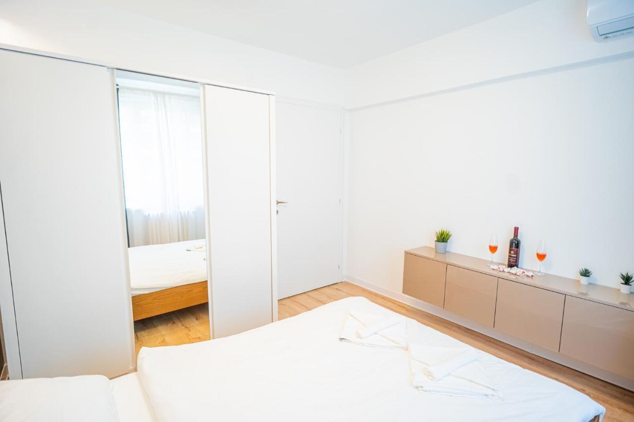 Spacious Newly Renovated 2Br Apartments With Balcony Bucarest Extérieur photo