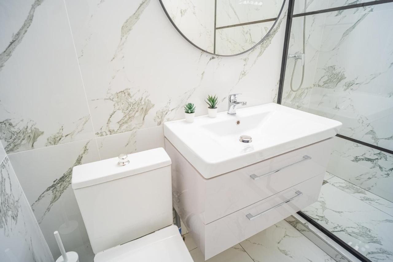 Spacious Newly Renovated 2Br Apartments With Balcony Bucarest Extérieur photo