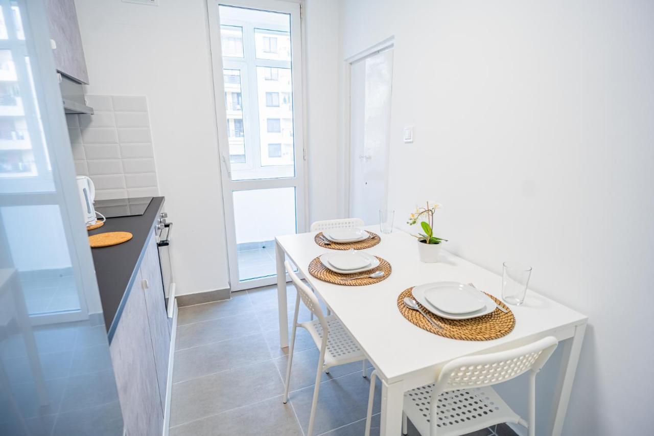 Spacious Newly Renovated 2Br Apartments With Balcony Bucarest Extérieur photo