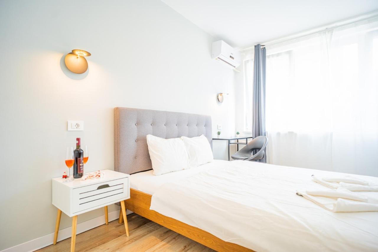 Spacious Newly Renovated 2Br Apartments With Balcony Bucarest Extérieur photo