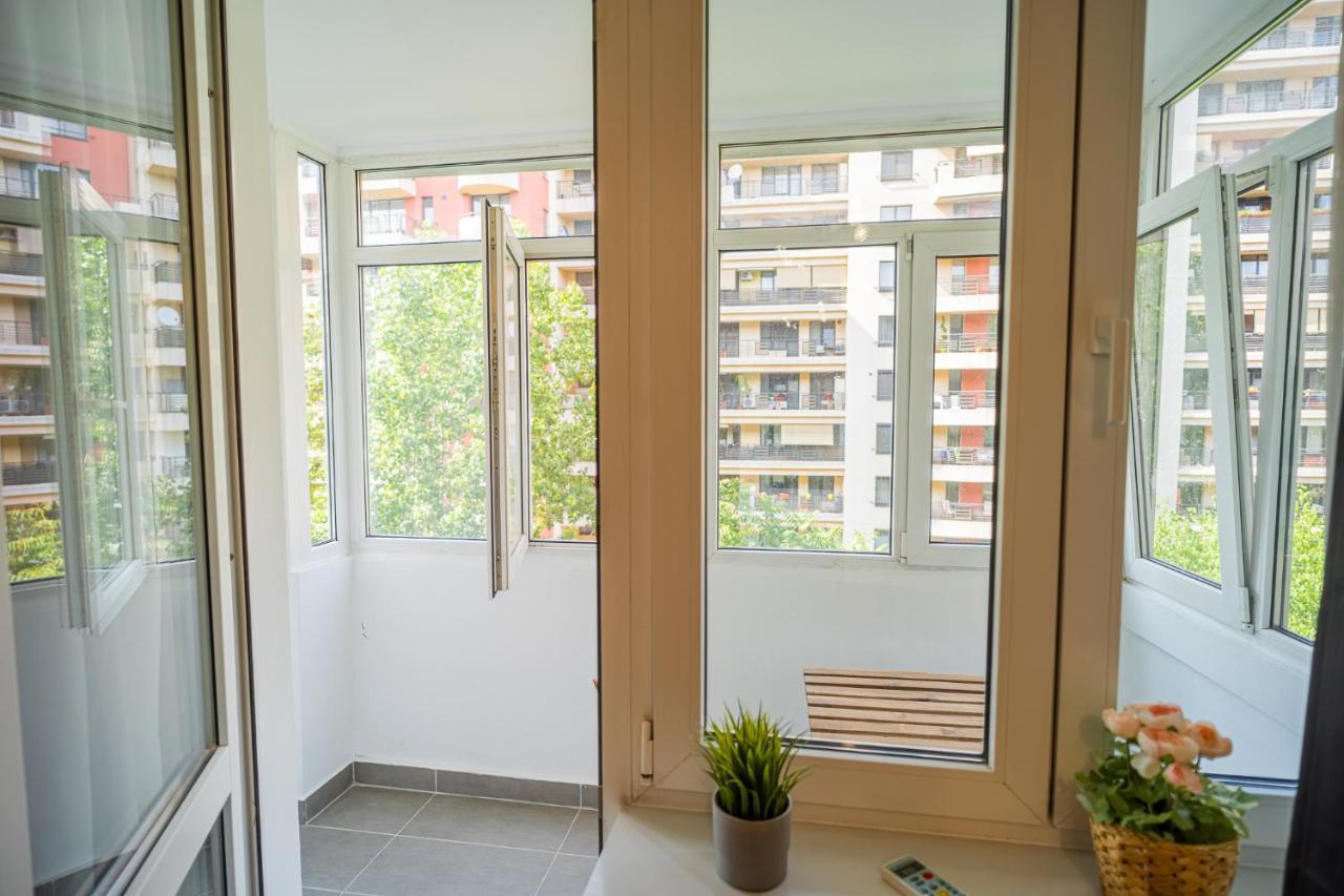 Spacious Newly Renovated 2Br Apartments With Balcony Bucarest Extérieur photo
