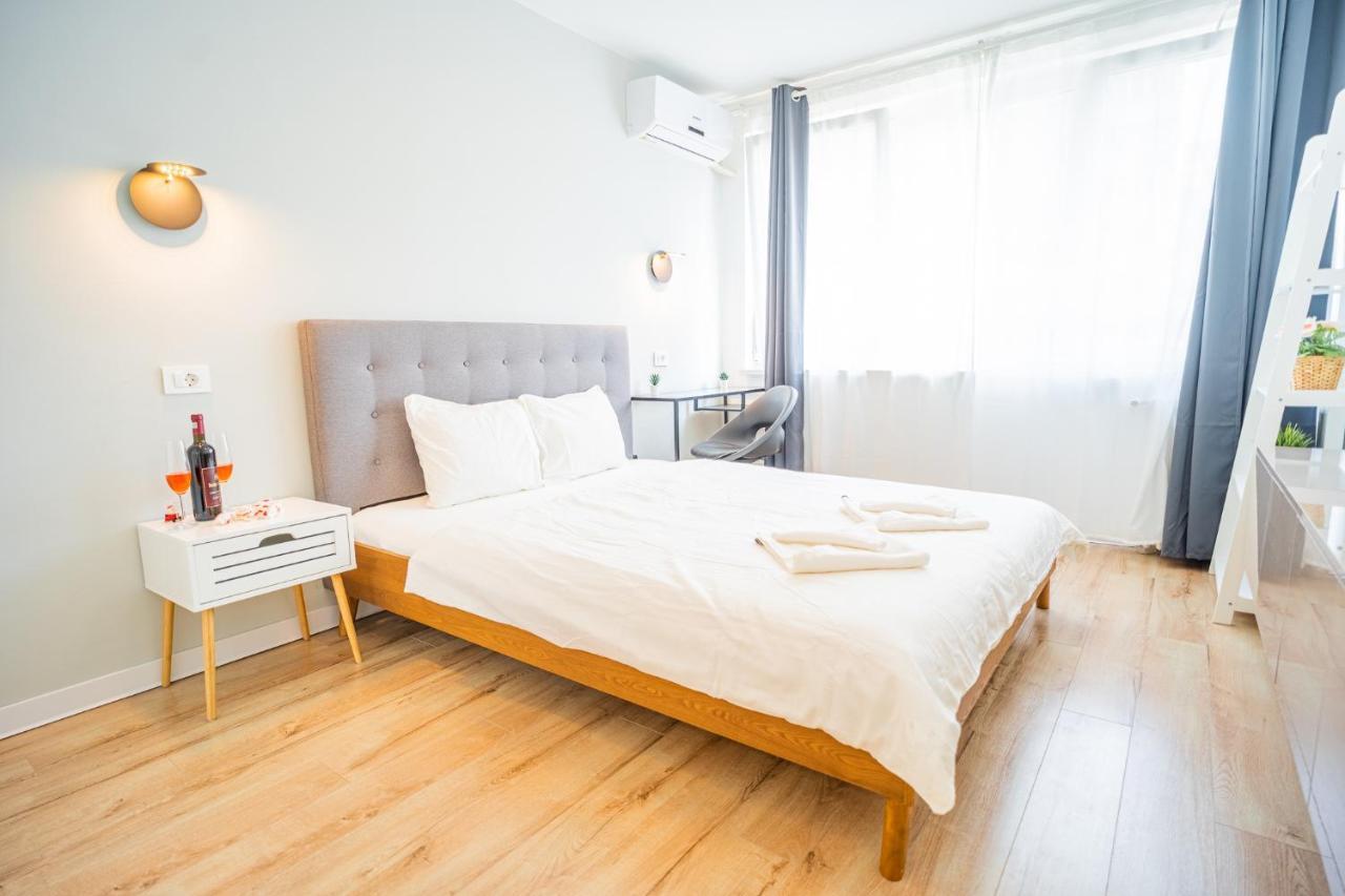 Spacious Newly Renovated 2Br Apartments With Balcony Bucarest Extérieur photo
