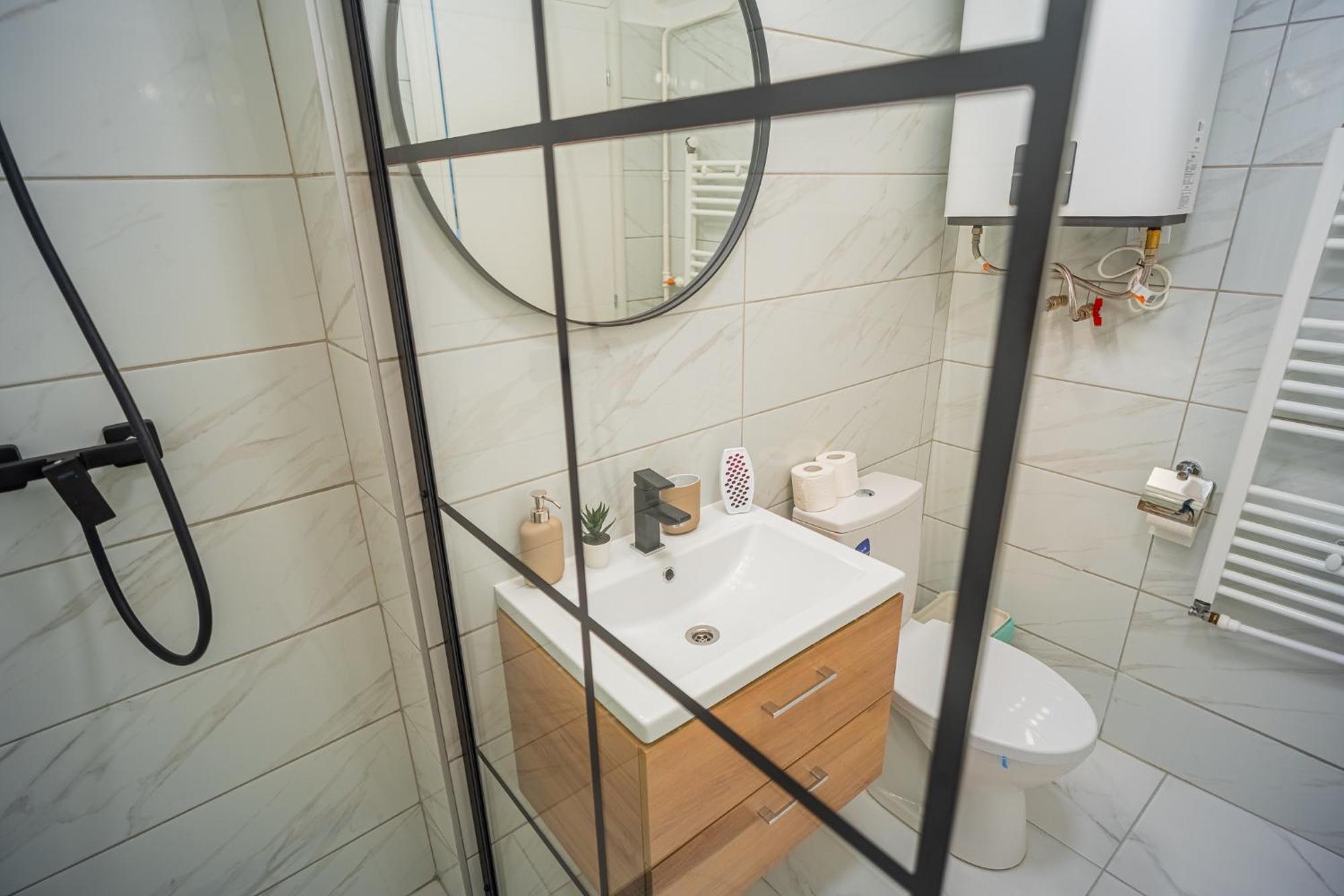 Spacious Newly Renovated 2Br Apartments With Balcony Bucarest Extérieur photo