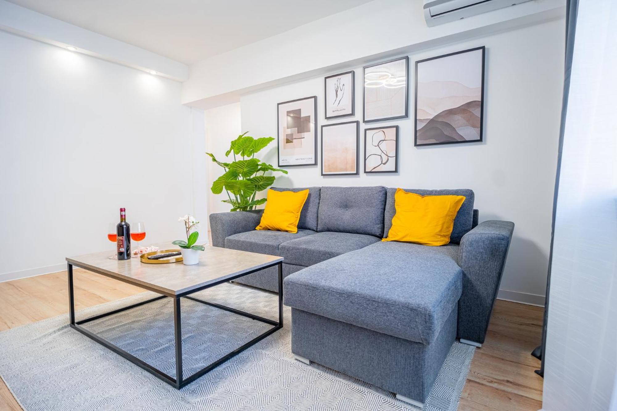 Spacious Newly Renovated 2Br Apartments With Balcony Bucarest Extérieur photo