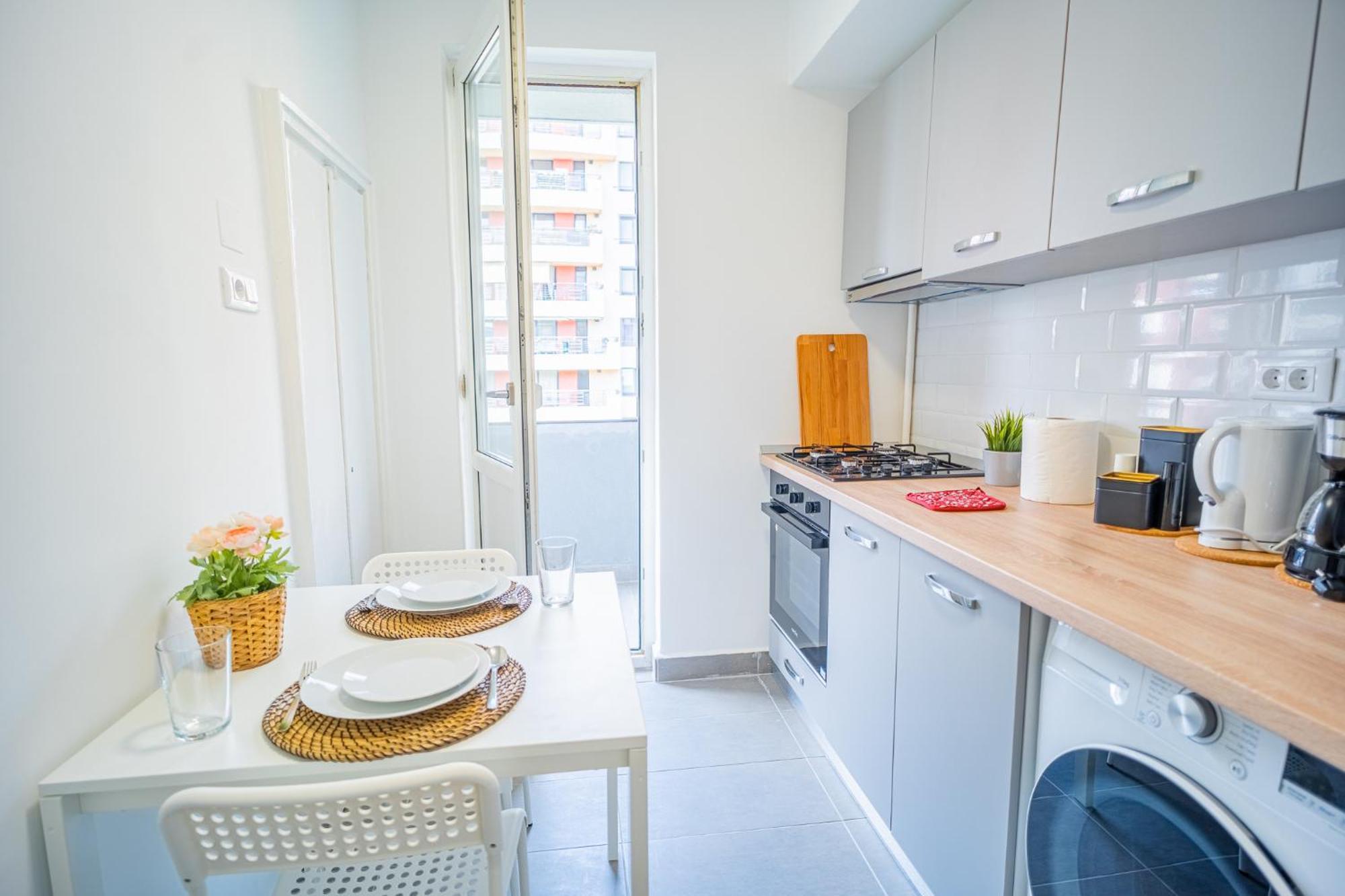 Spacious Newly Renovated 2Br Apartments With Balcony Bucarest Extérieur photo