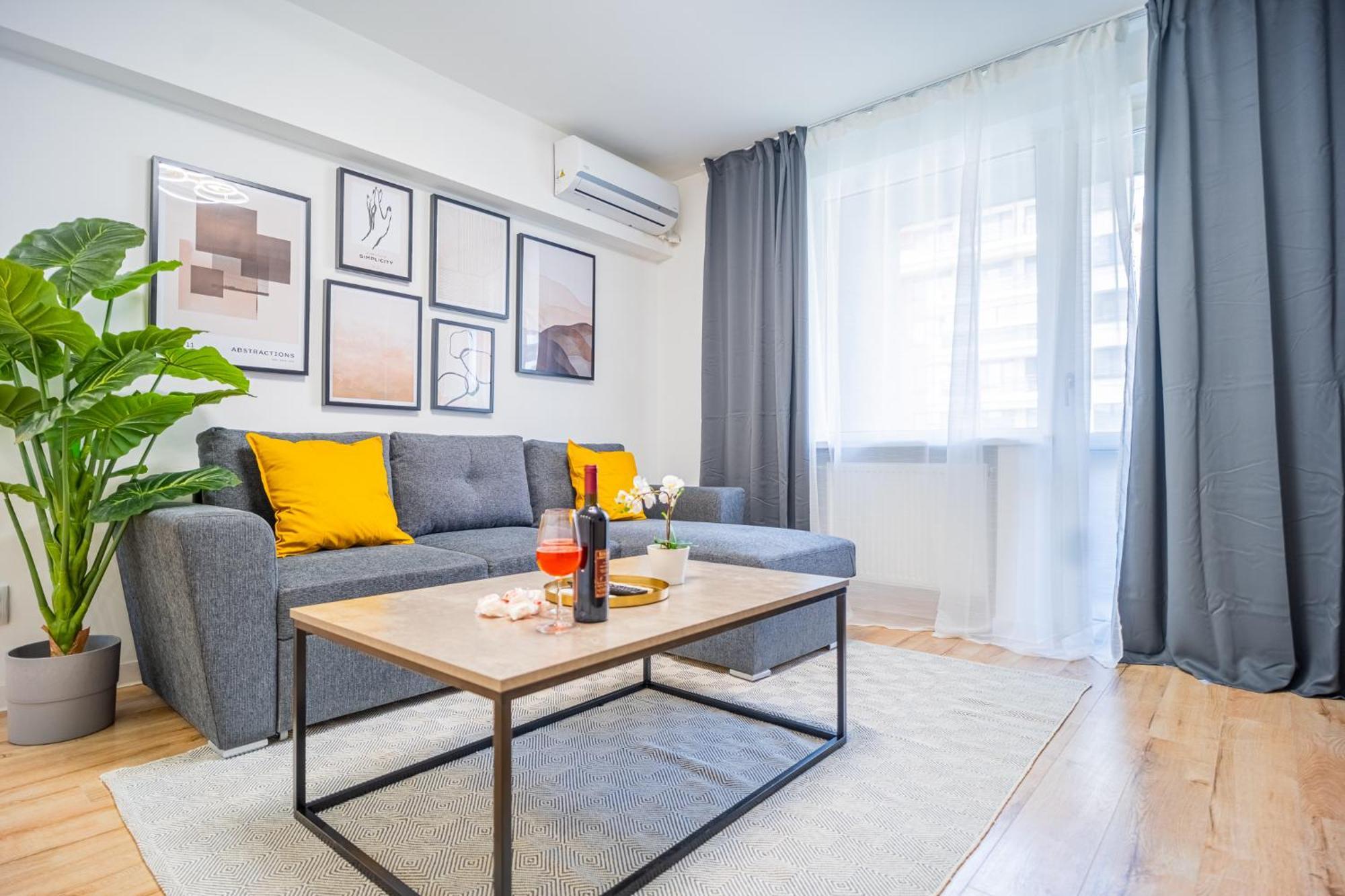 Spacious Newly Renovated 2Br Apartments With Balcony Bucarest Extérieur photo